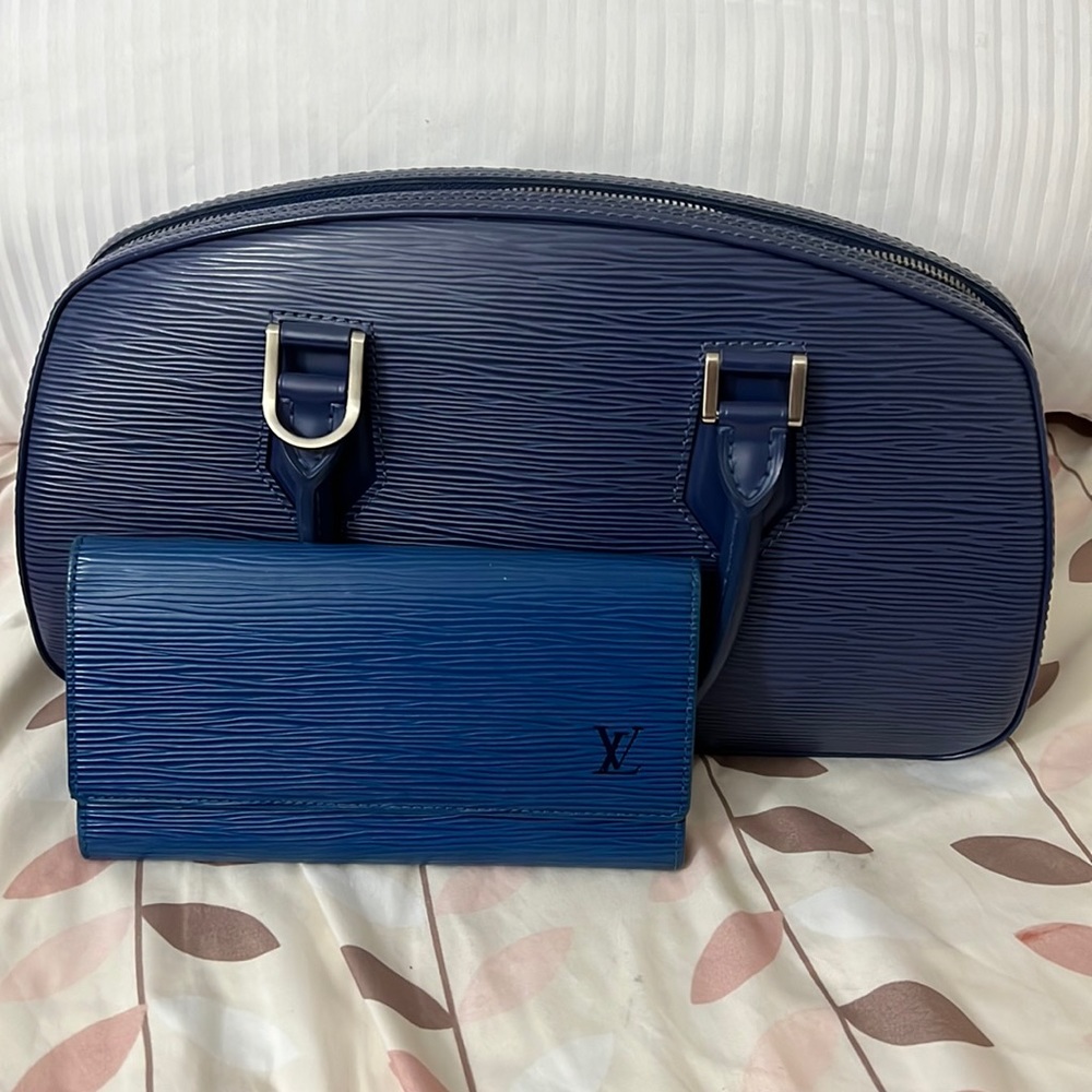 Authentic LV Jasmine bag with wallet